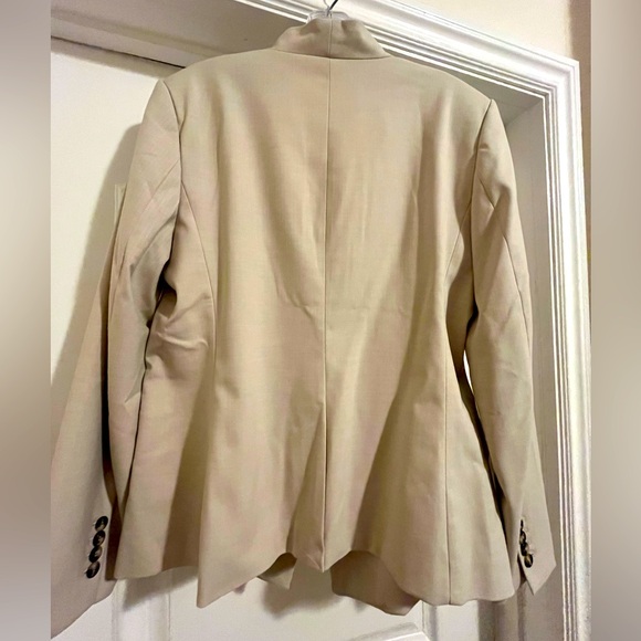 Women’s pant suit. Jacket is size 12, pants are size 10. - Picture 4 of 8